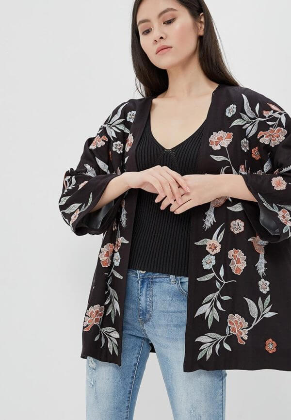 Mode Frühling Sommer 2021 für Frauen über 30: Jacke in Blumen